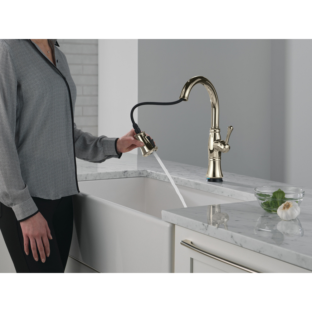 9197TL-PN-PR-DST_MODEL_WATER_04_WEB.jpg