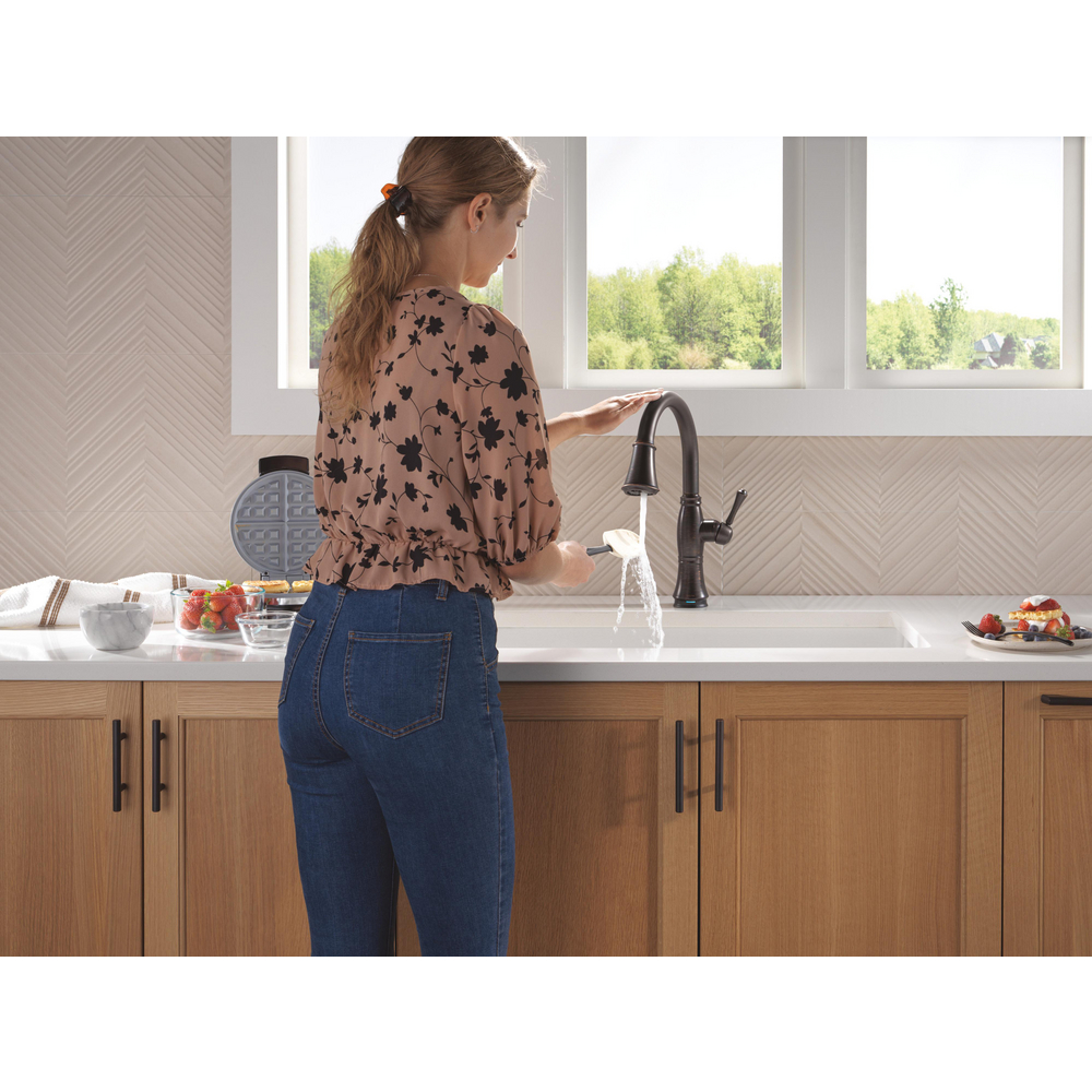 9197TL-RB-DST_MODEL_WATER_04_WEB.jpg