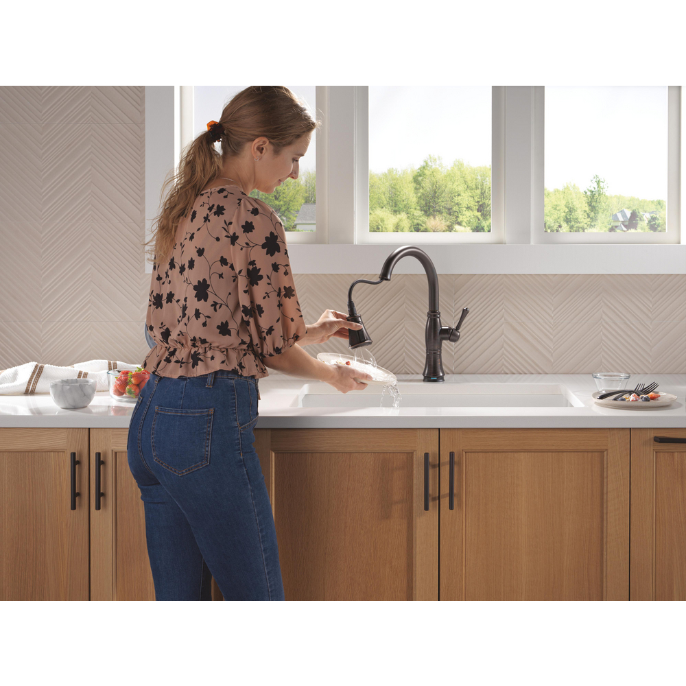 9197TL-RB-DST_MODEL_WATER_05_WEB.jpg