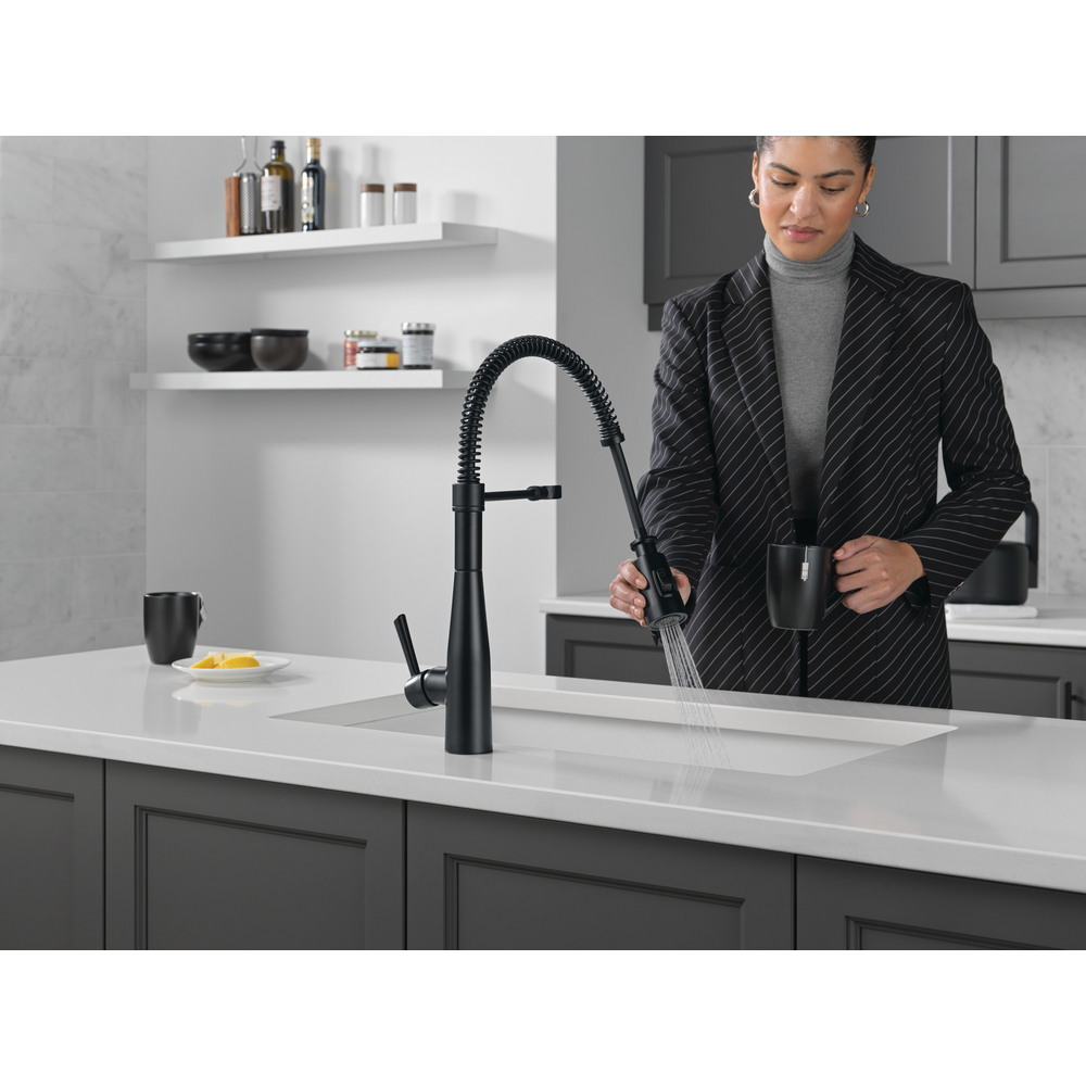 9613-BL-DST_MODEL_WATER_WEB.jpg