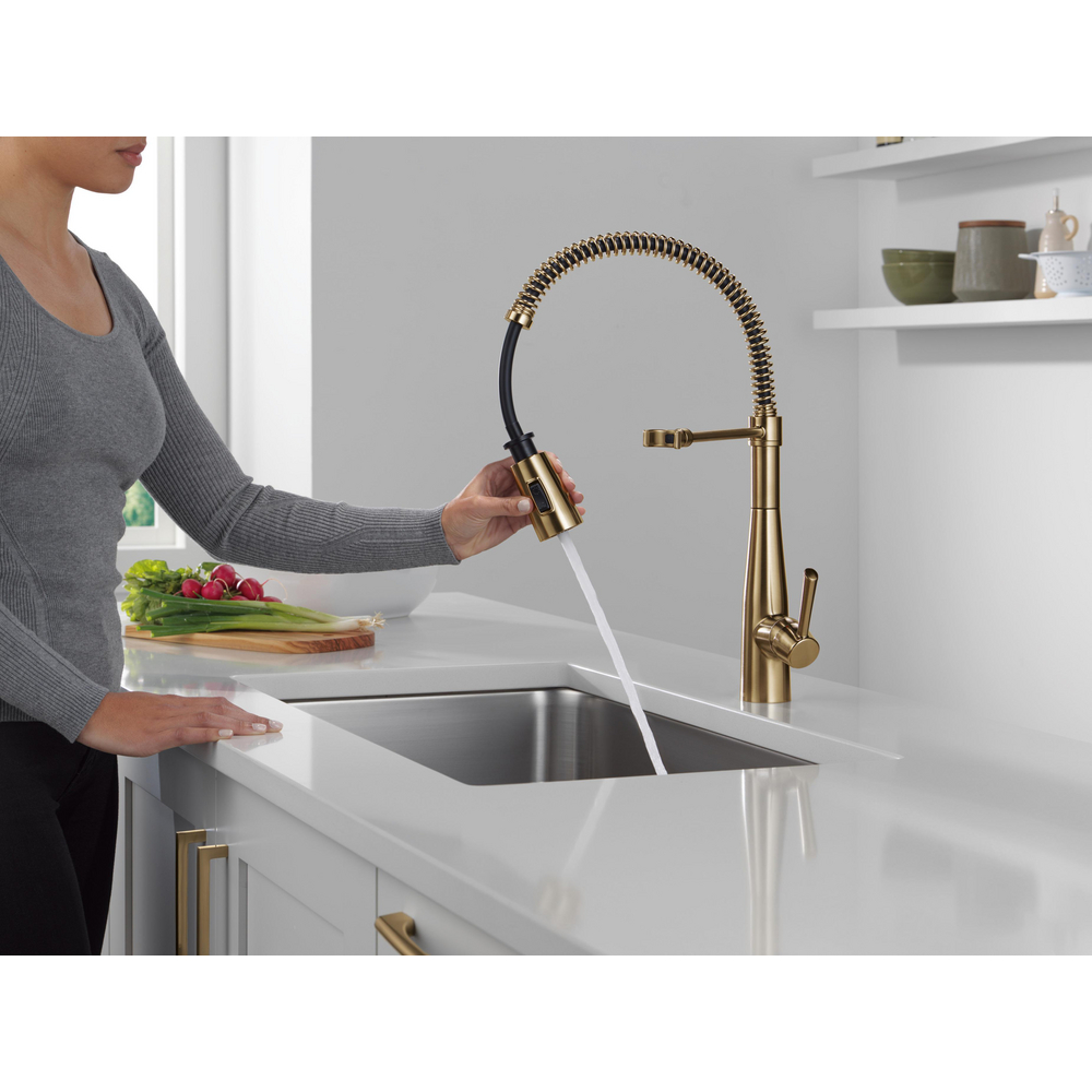 9613-CZ-DST_MODEL_WATER_WEB.jpg