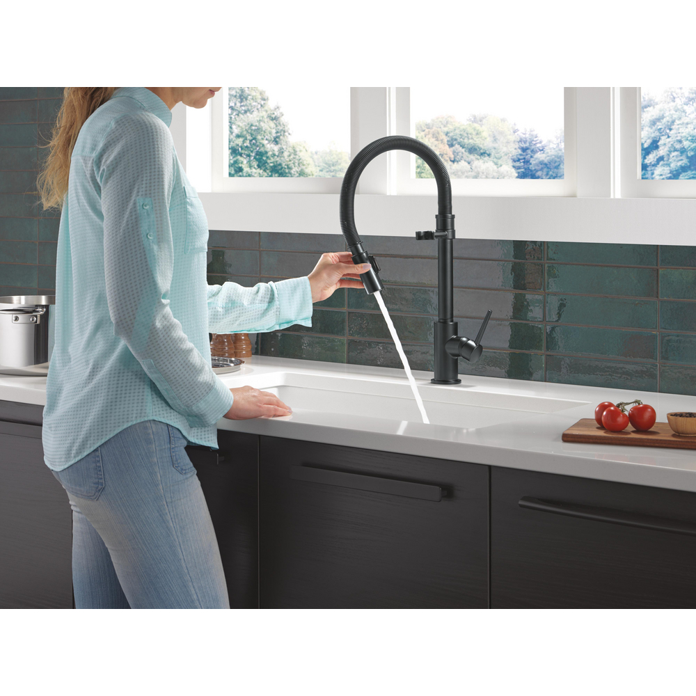 9659-BL-DST_MODEL_WATER_01_WEB.jpg