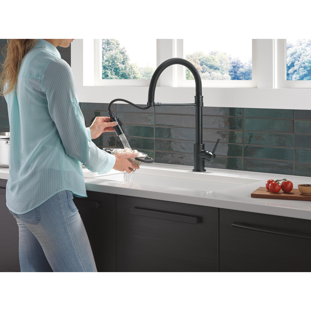 9659-BL-DST_MODEL_WATER_02_WEB.jpg