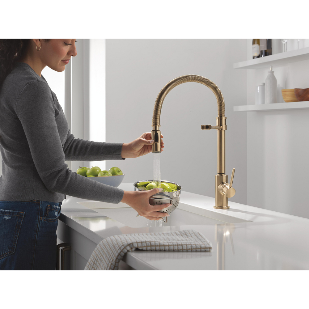9659-CZ-DST_MODEL_WATER_01_WEB.jpg