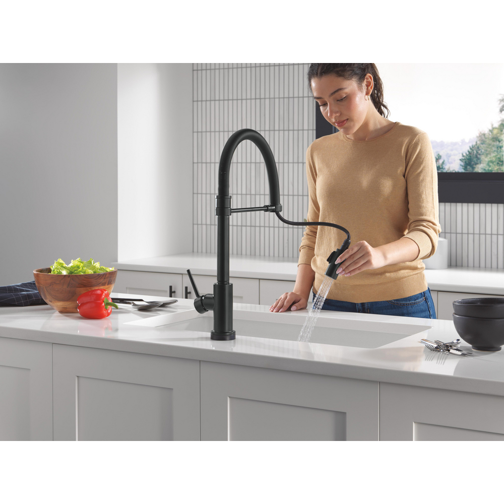 9659TL-BL-DST_MODEL_WATER_01_WEB.jpg