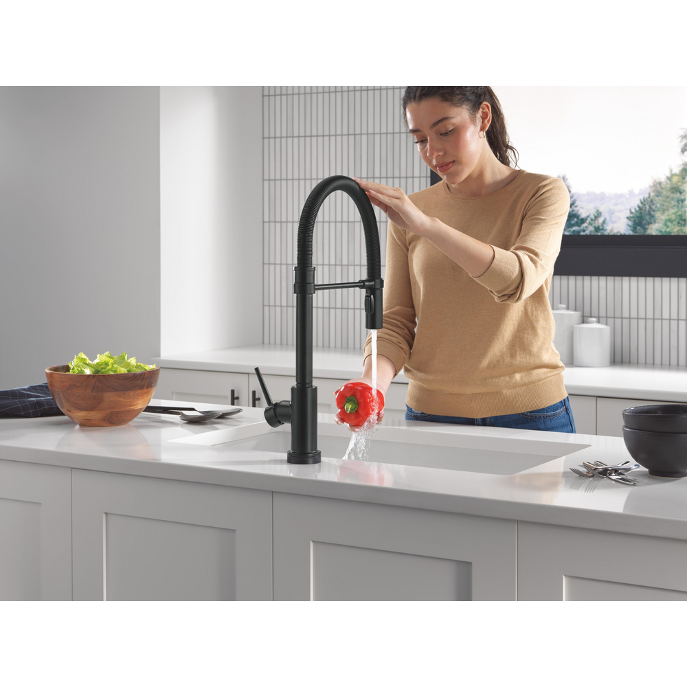 9659TL-BL-DST_MODEL_WATER_02_WEB.jpg
