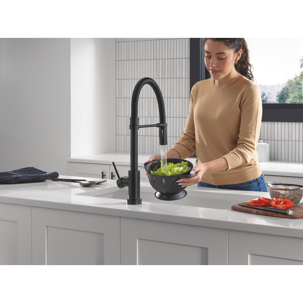 9659TL-BL-DST_MODEL_WATER_04_WEB.jpg