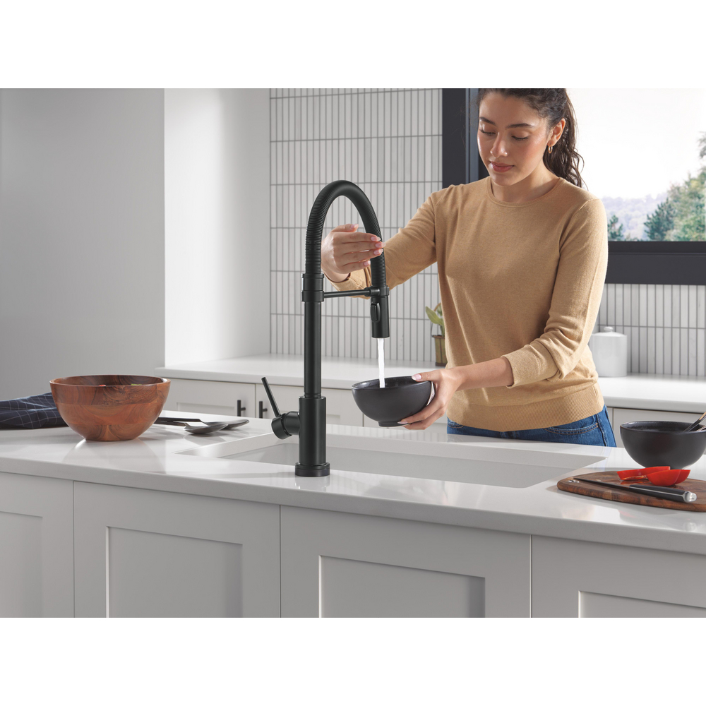 9659TL-BL-DST_MODEL_WATER_05_WEB.jpg