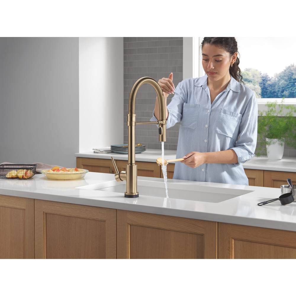 9659TL-CZ-DST_MODEL_WATER_03_WEB.jpg