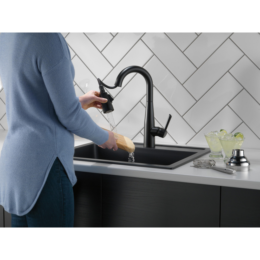 9913-BL-DST_MODEL_WATER_WEB.jpg