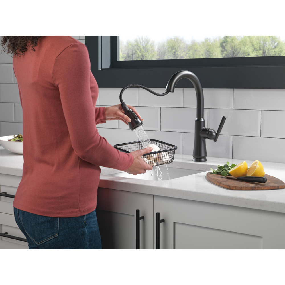 9979-BL-DST_MODEL_WATER_WEB.jpg
