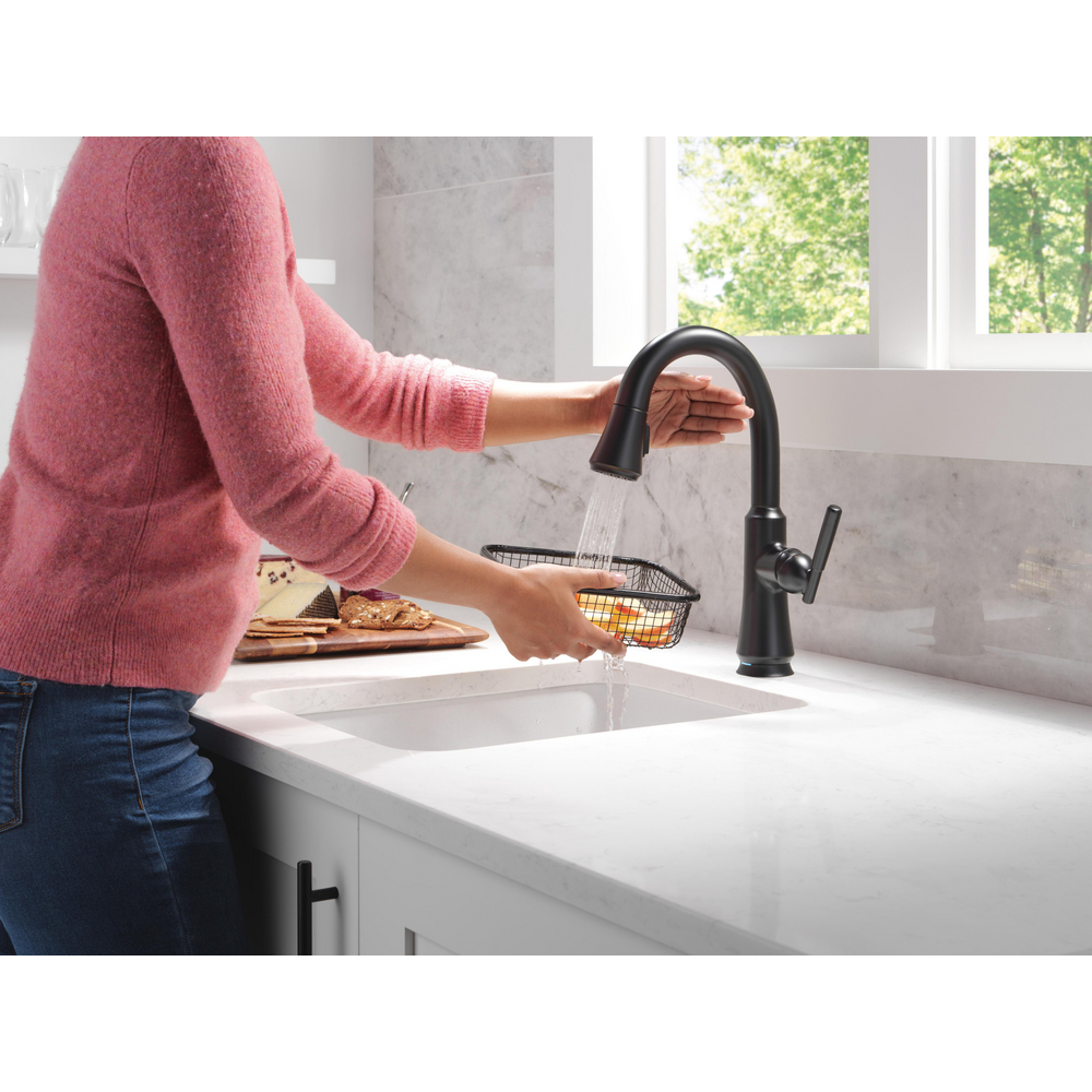 9979TL-BL-DST_MODEL_WATER_03_WEB.jpg