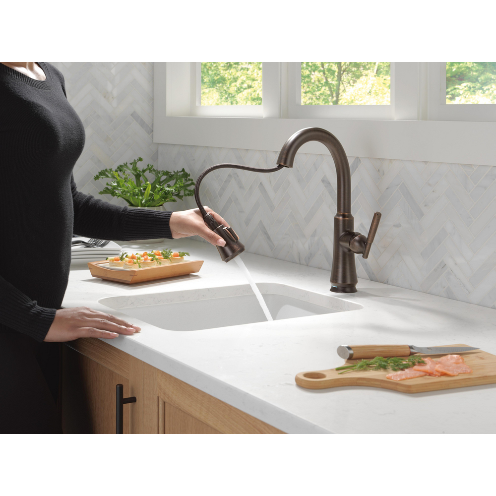 9979TL-RB-DST_MODEL_WATER_01_WEB.jpg