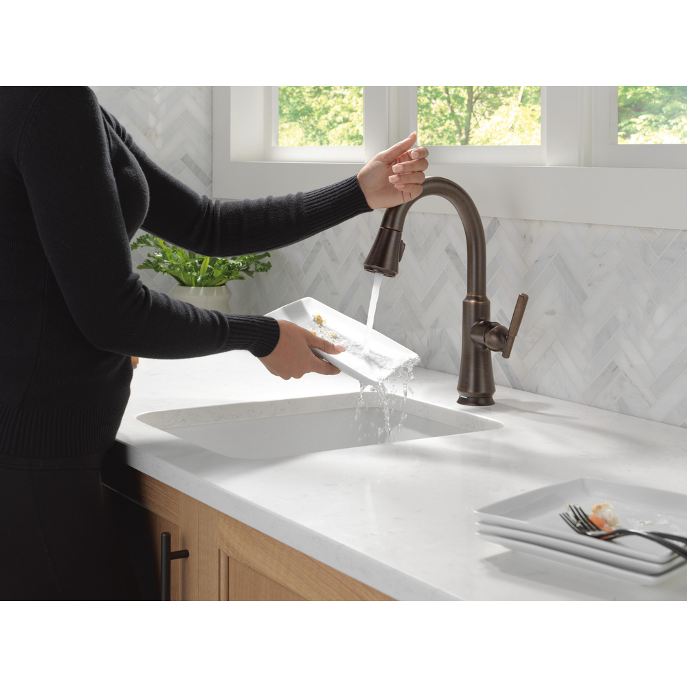 9979TL-RB-DST_MODEL_WATER_02_WEB.jpg