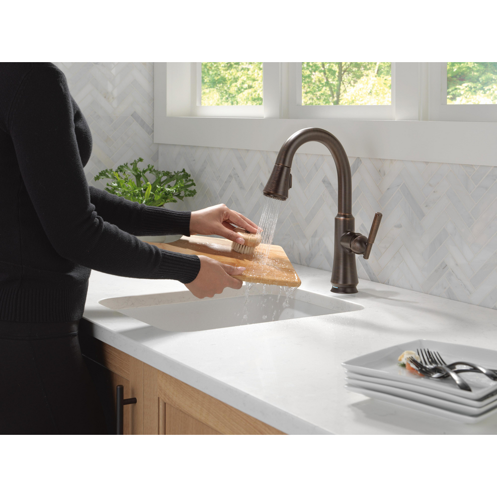9979TL-RB-DST_MODEL_WATER_04_WEB.jpg