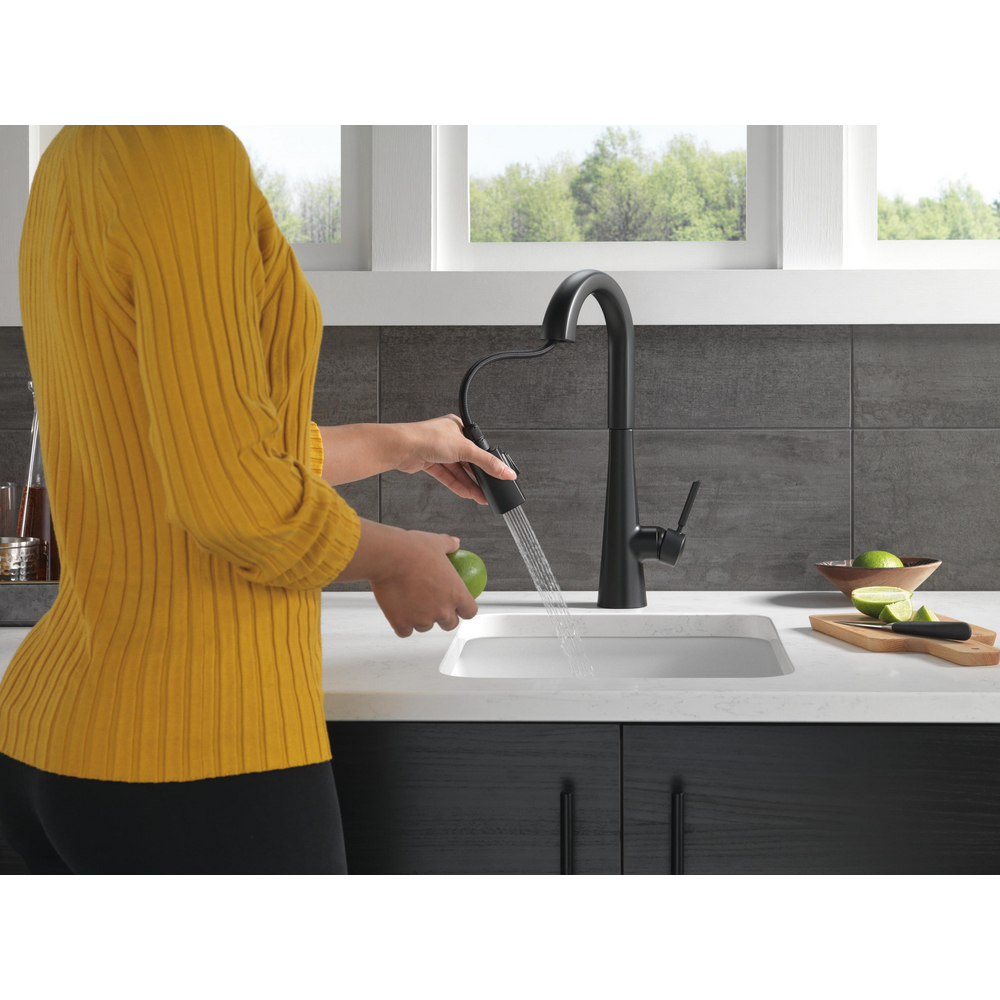 9991-BL-DST_MODEL_WATER_WEB.jpg