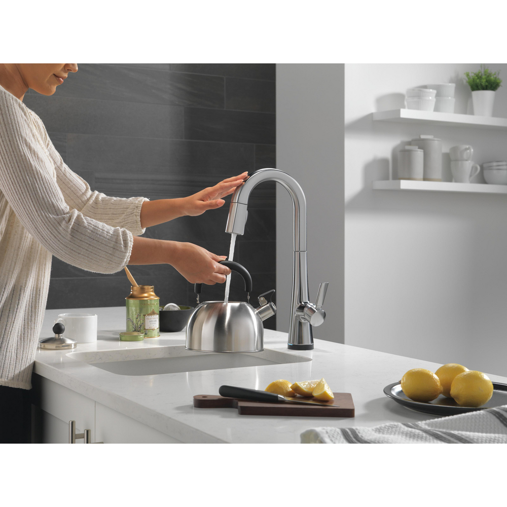 9991T-AR-PR-DST_MODEL_WATER_02_WEB.jpg