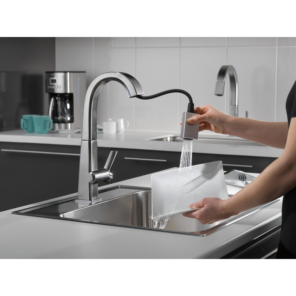 9993-AR-DST_9193-AR-DST_MODEL_WATER_01_WEB.jpg