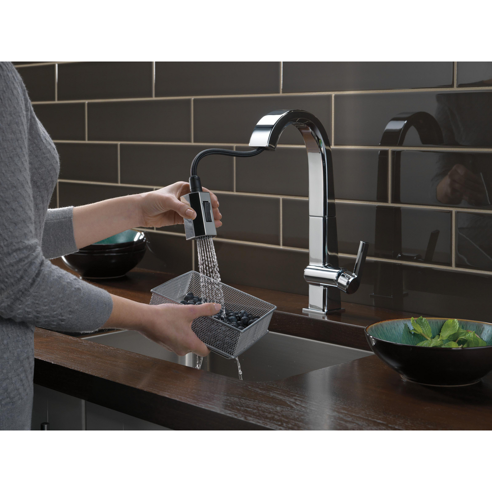 9993-DST_MODEL_WATER_01_WEB.jpg