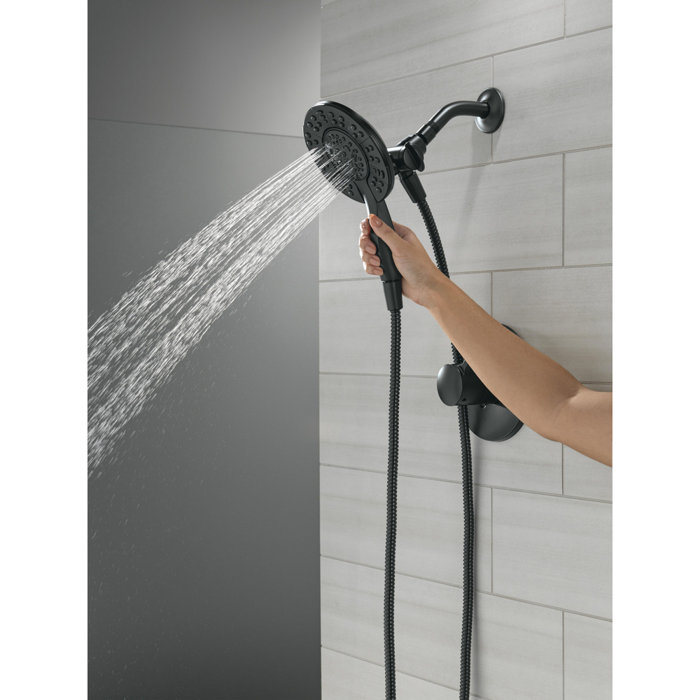 T142855-BL-I_MODEL_WATER_02_WEB.jpg