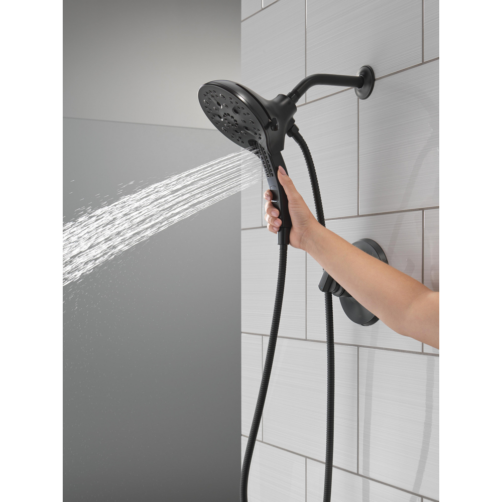 T17289-BL_MODEL_WATER_01_WEB.jpg