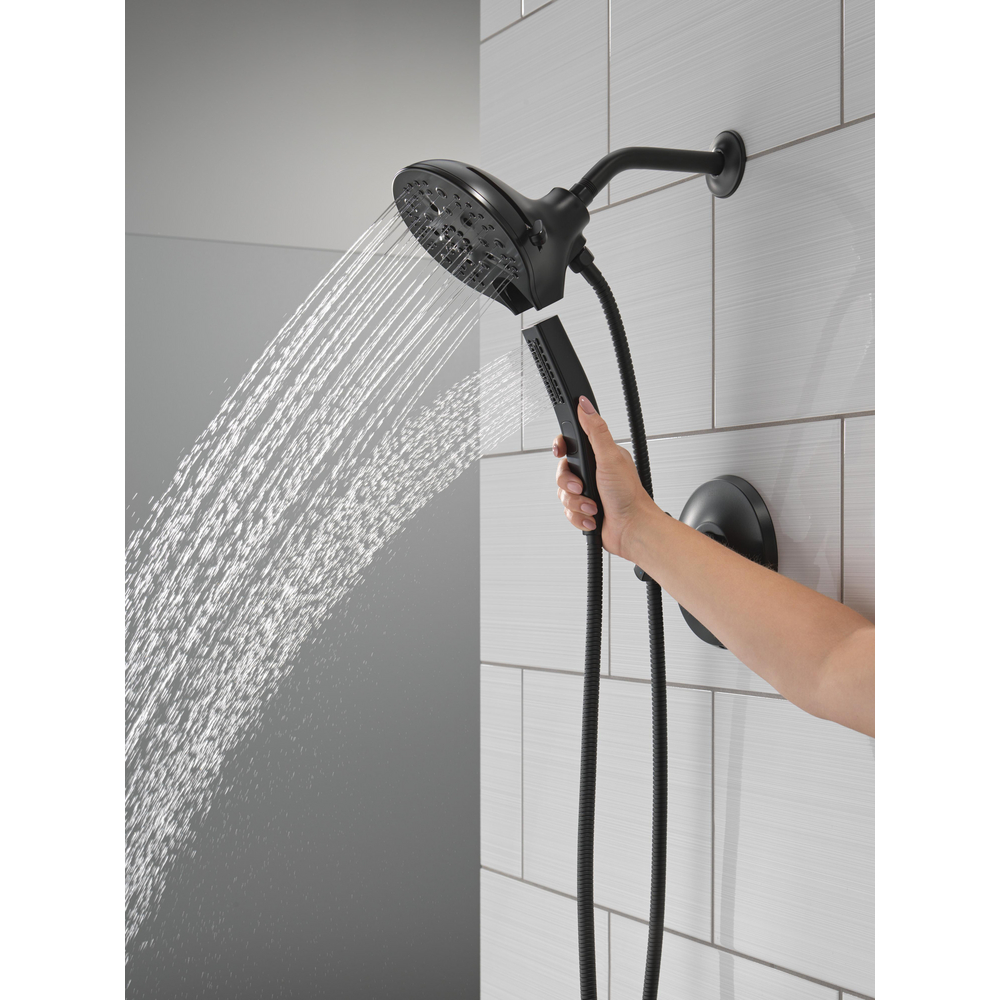 T17289-BL_MODEL_WATER_03_WEB.jpg