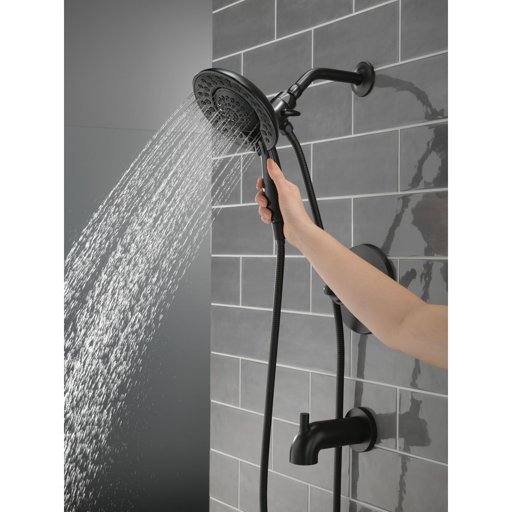 T17435-BL-I_MODEL_WATER_01_WEB.jpg
