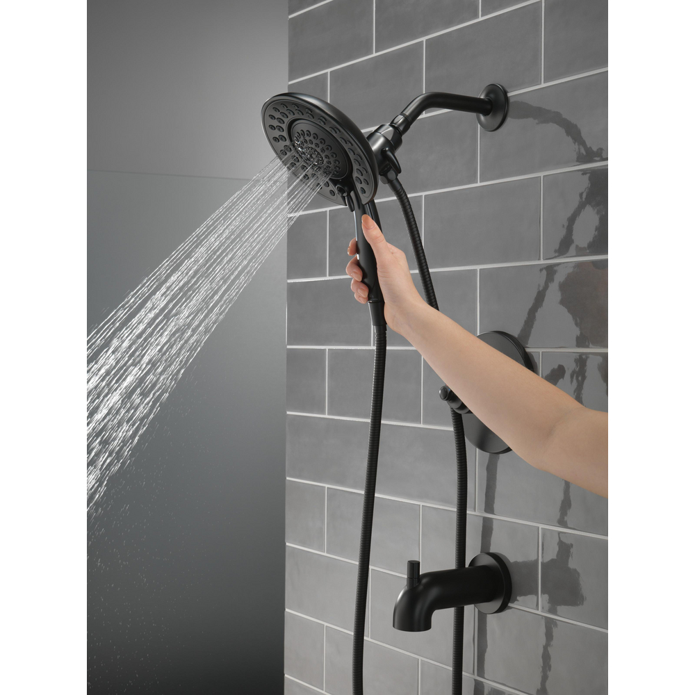 T17435-BL-I_MODEL_WATER_02_WEB.jpg