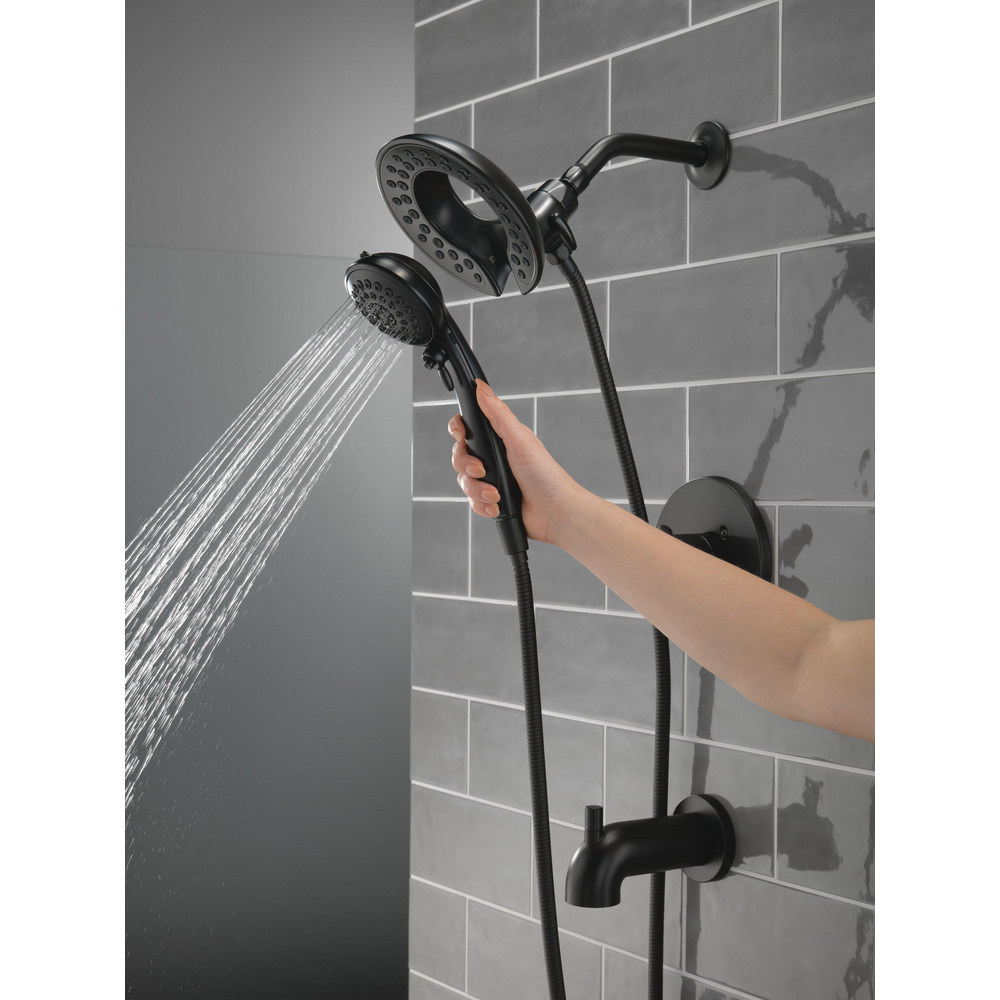 T17435-BL-I_MODEL_WATER_03_WEB.jpg