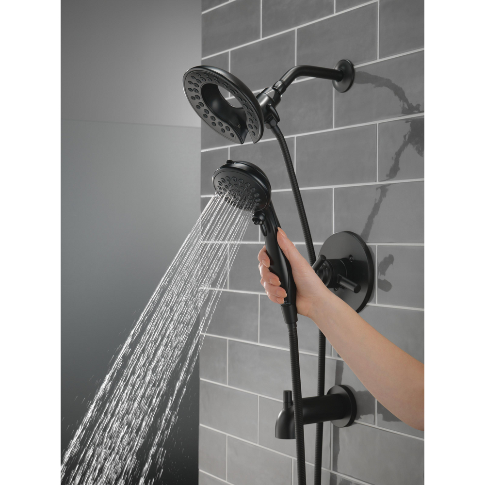 T17435-BL-I_MODEL_WATER_04_WEB.jpg