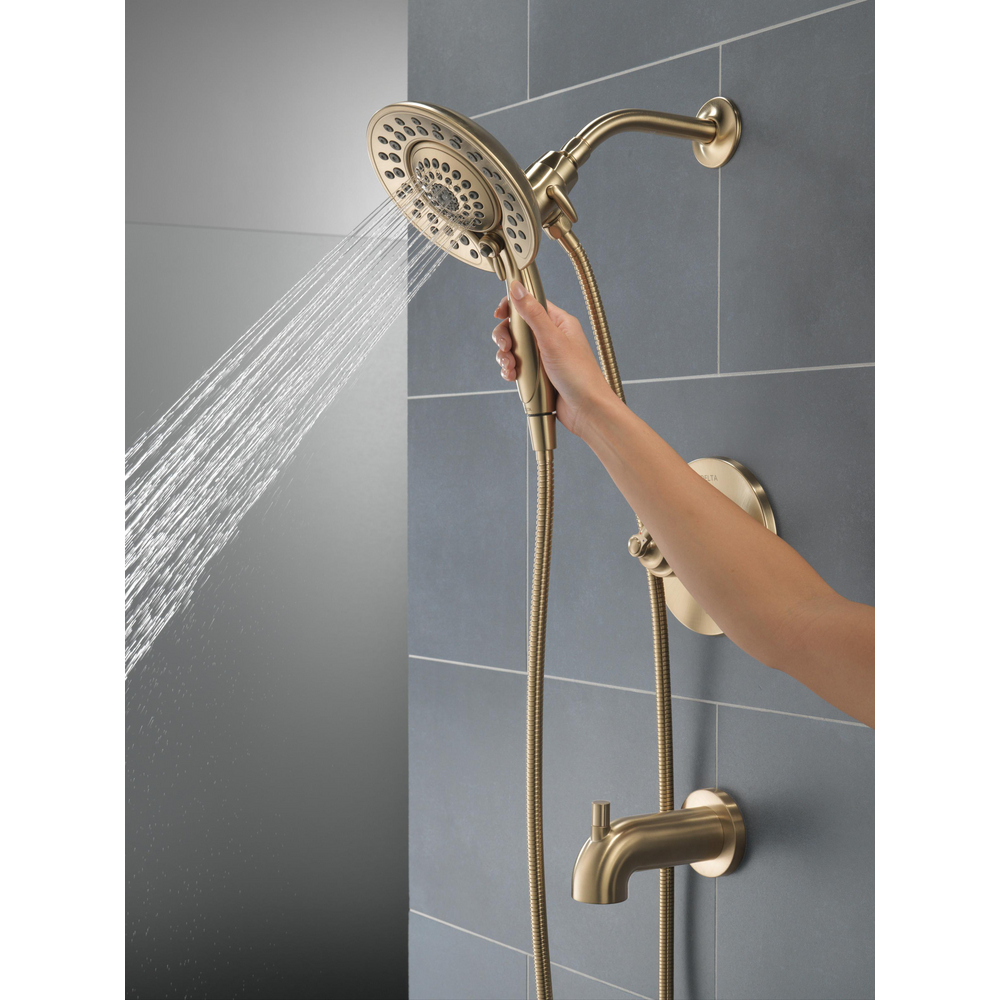 T17435-CZ-I_MODEL_WATER_02_WEB.jpg
