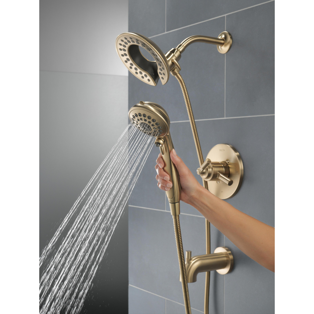 T17435-CZ-I_MODEL_WATER_04_WEB.jpg