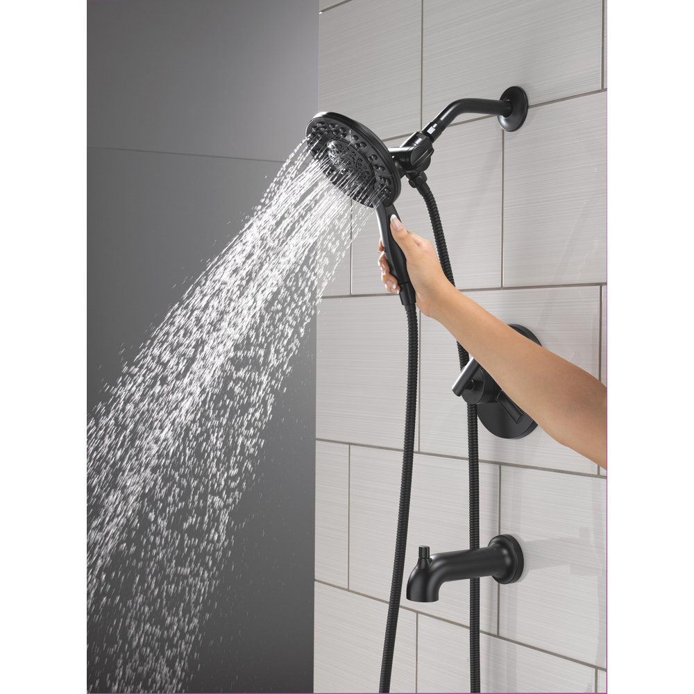 T17442-BL-I_MODEL_WATER_01_WEB.jpg