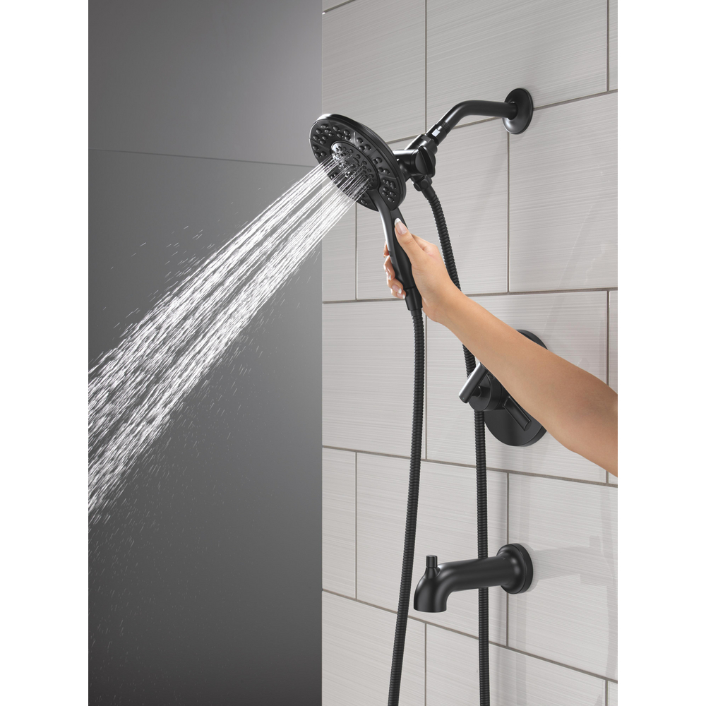 T17442-BL-I_MODEL_WATER_02_WEB.jpg
