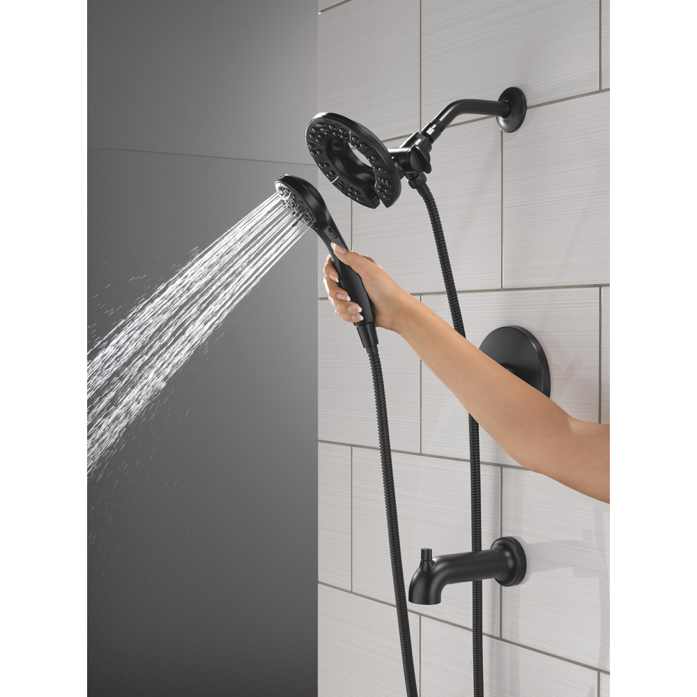 T17442-BL-I_MODEL_WATER_03_WEB.jpg
