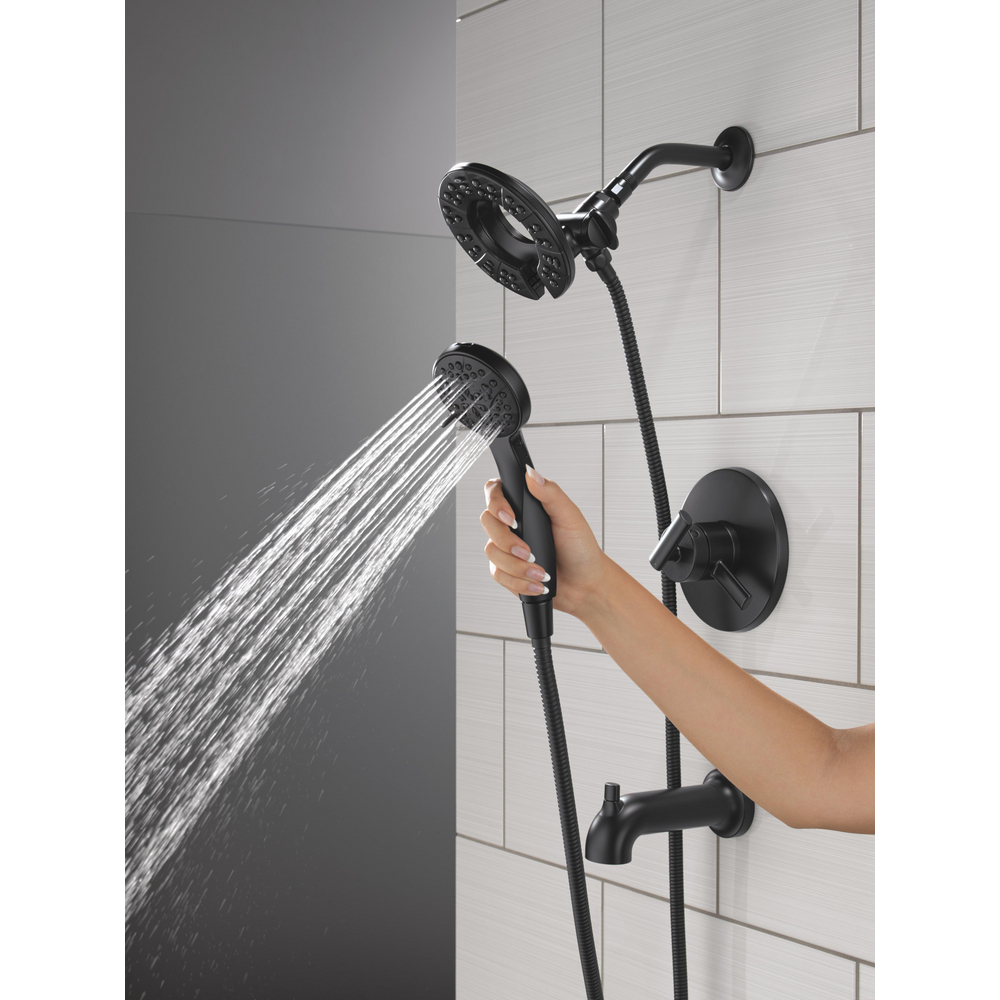 T17442-BL-I_MODEL_WATER_04_WEB.jpg
