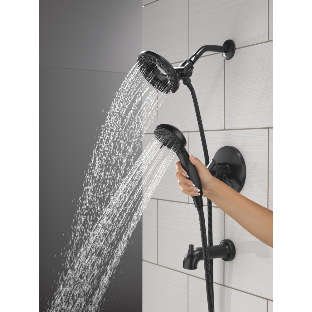 T17442-BL-I_MODEL_WATER_05_WEB.jpg