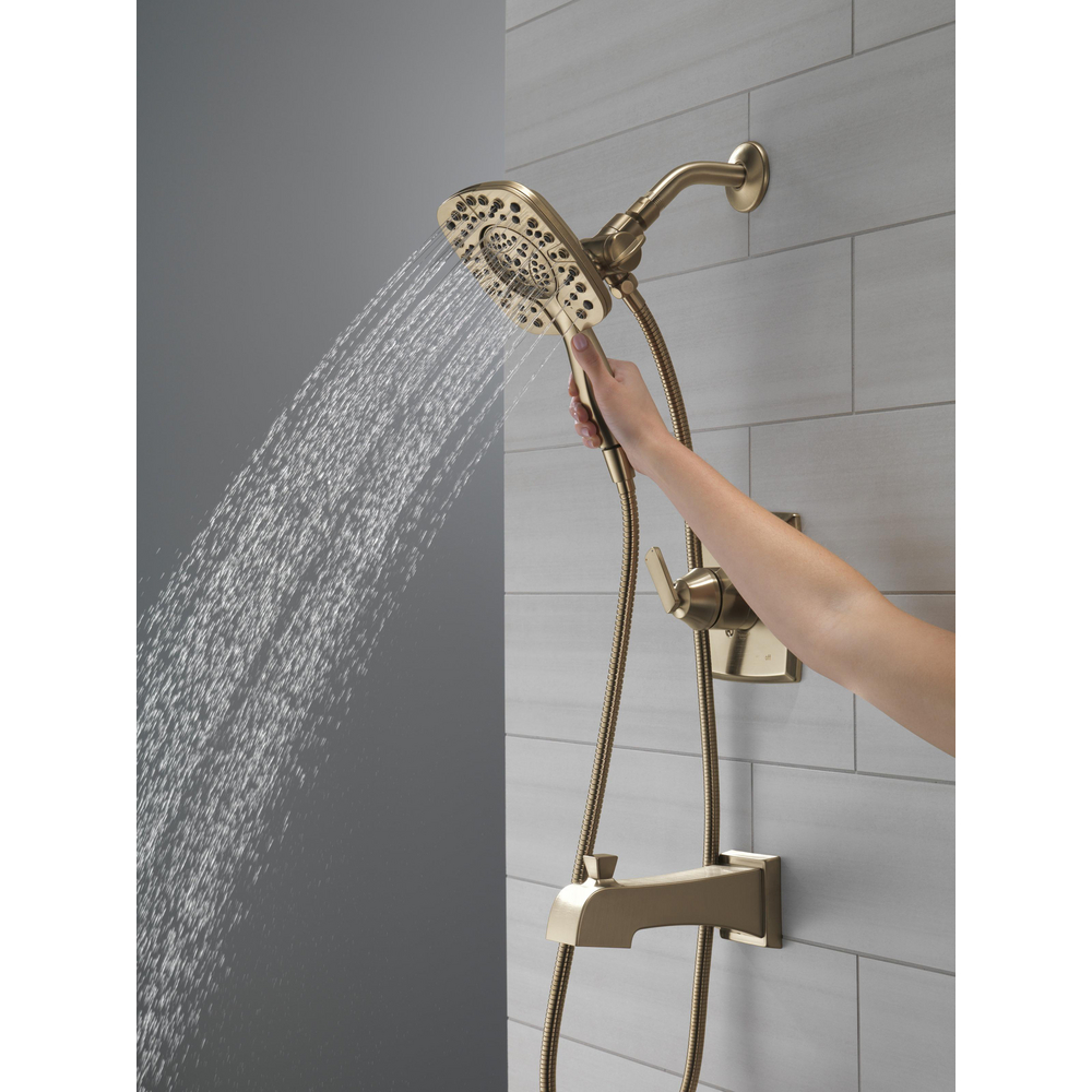 T17464-CZ-I_MODEL_WATER_01_WEB.jpg