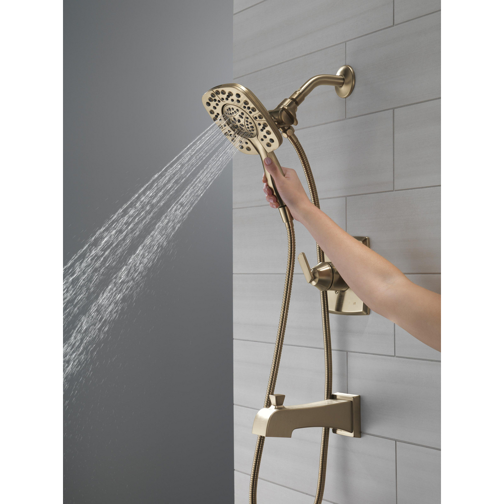 T17464-CZ-I_MODEL_WATER_02_WEB.jpg