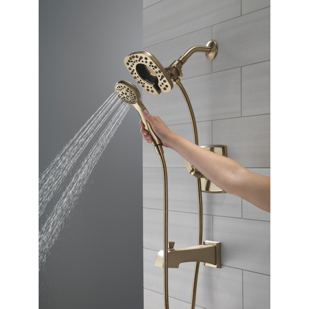 T17464-CZ-I_MODEL_WATER_03_WEB.jpg