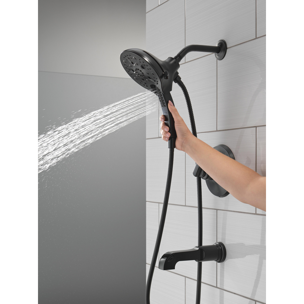 T17489-BL_MODEL_WATER_01_WEB.jpg