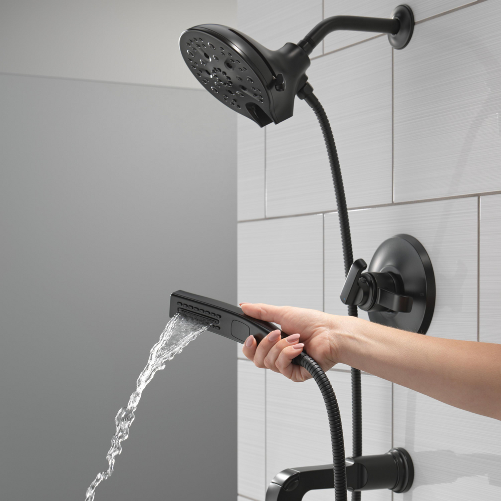 T17489-BL_MODEL_WATER_06_WEB.jpg